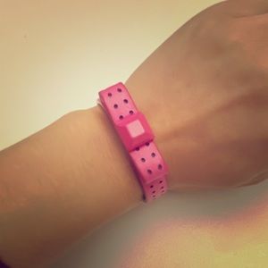 Pink perforated bow snaps bracelet